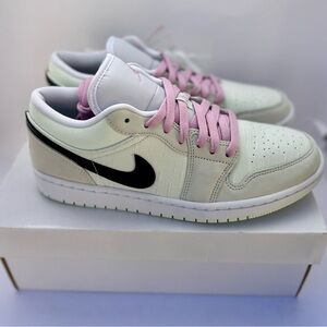 Air Jordan 1 Low SE Women’s 11 Barely Green Black Pink Laces w/ Box